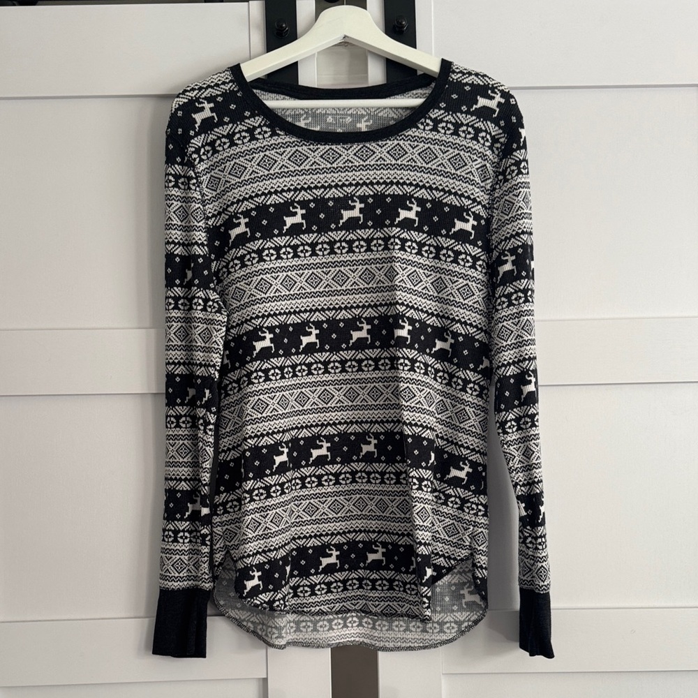 Old Navy Charcoal and white winter Print thermal
